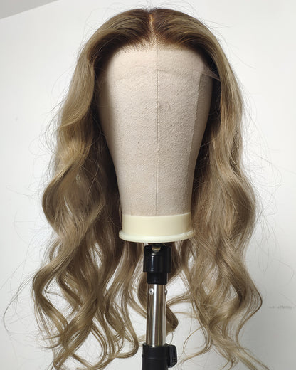Liquidation | Perruque Lace Closure Suisse Cheveux Humains Longs Ondulés Blond Cendré 55 cm - RT-2189