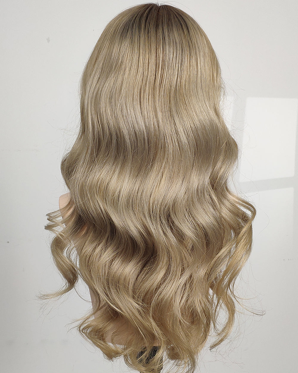 Liquidation | Perruque Lace Closure Suisse Cheveux Humains Longs Ondulés Blond Cendré 55 cm - RT-2189