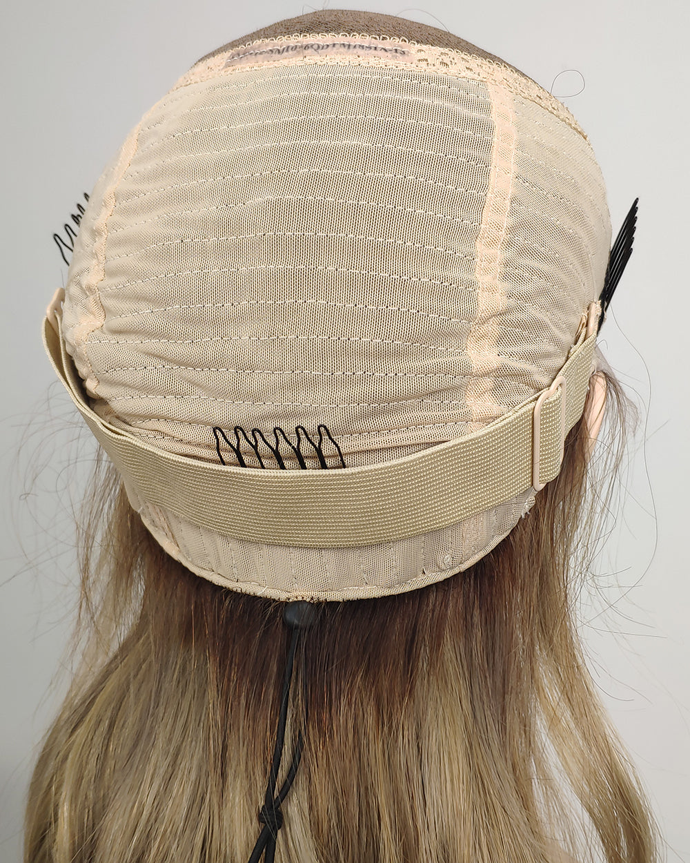Liquidation | Perruque Lace Closure Suisse Cheveux Humains Longs Ondulés Blond Cendré 55 cm - RT-2189