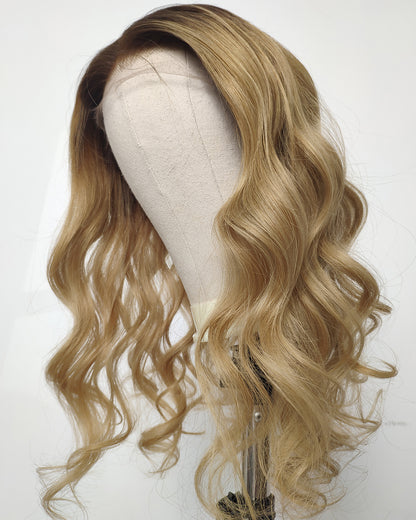 Destockage | Perruque Lace Closure Suisse Cheveux Humains Blonds Longs Ondulés 55 cm - RTW-676