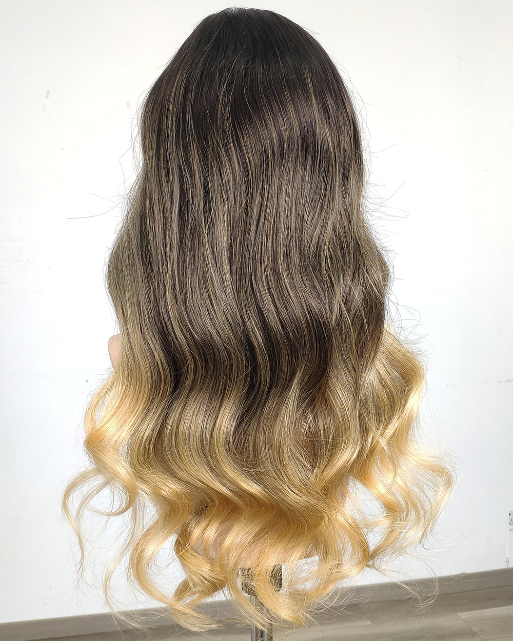 Ausverkauf | 22 Zoll Aschblond Lang Gewellt Echthaar Swiss Lace Closure Perücke - RT-2189