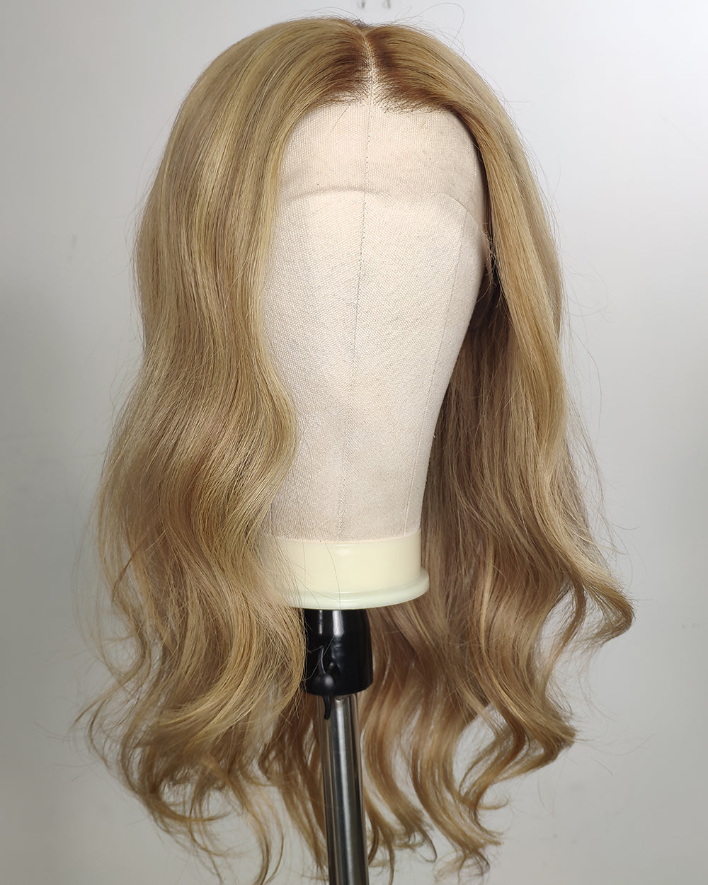 Liquidation | Perruque Lace Closure Suisse Cheveux Humains Longs Ondulés Blond Cendré 55 cm - RT-2189