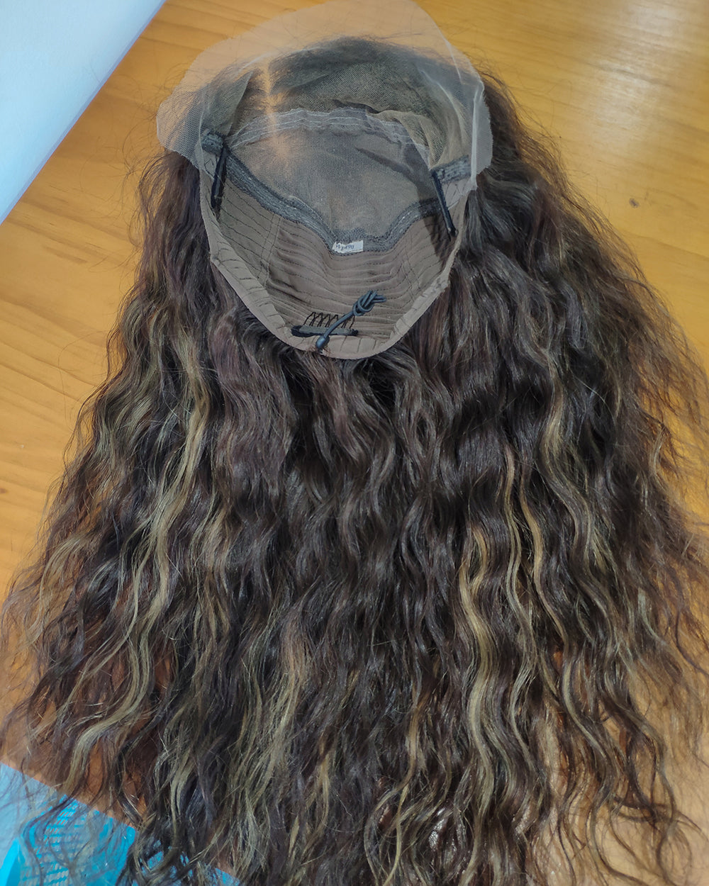 Nerina | Perruque Lace Closure Suisse Sans Colle Ondulée Lâche avec Raie Latérale de 20" - WW069