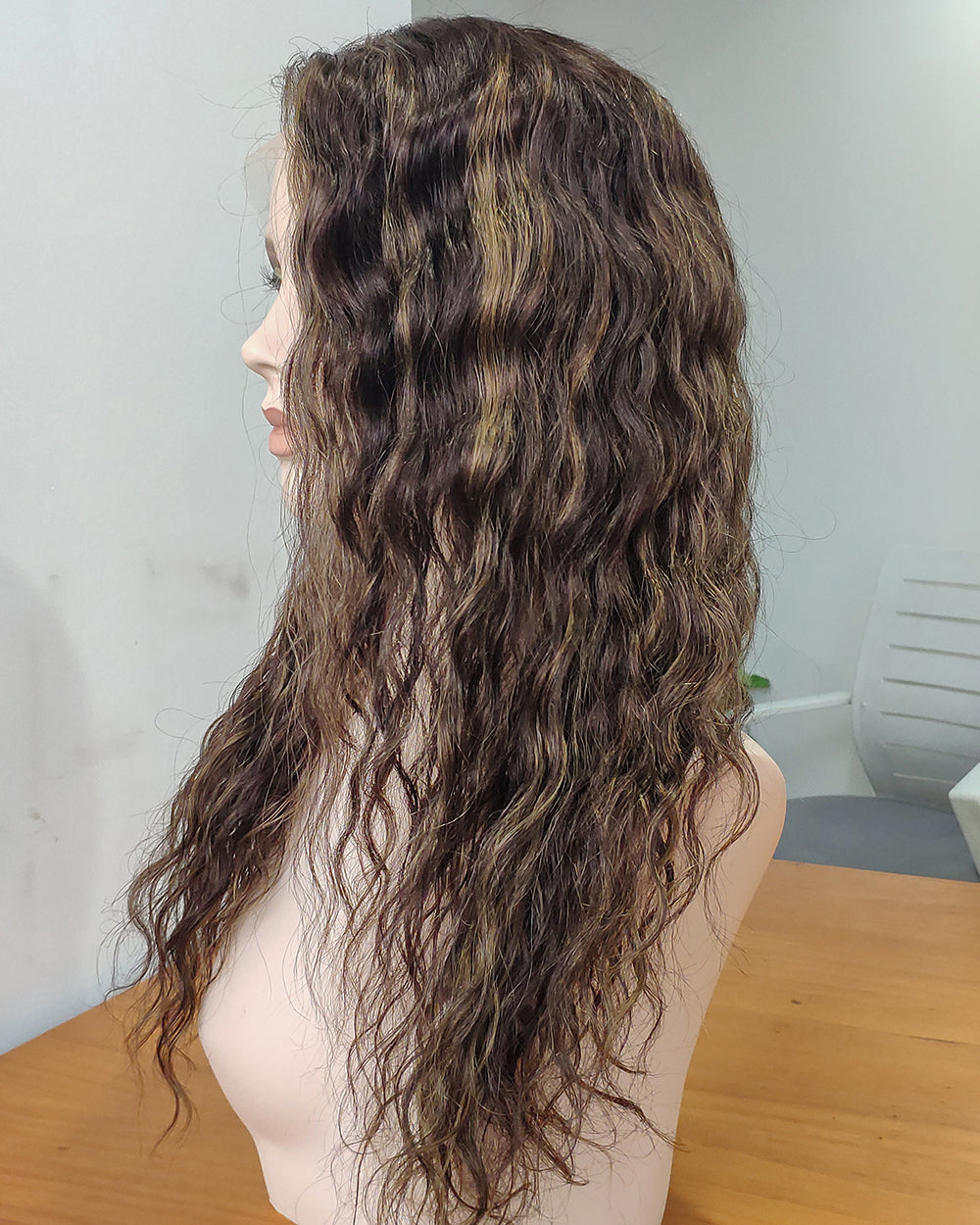 Nerina | Perruque Lace Closure Suisse Sans Colle Ondulée Lâche avec Raie Latérale de 20" - WW069