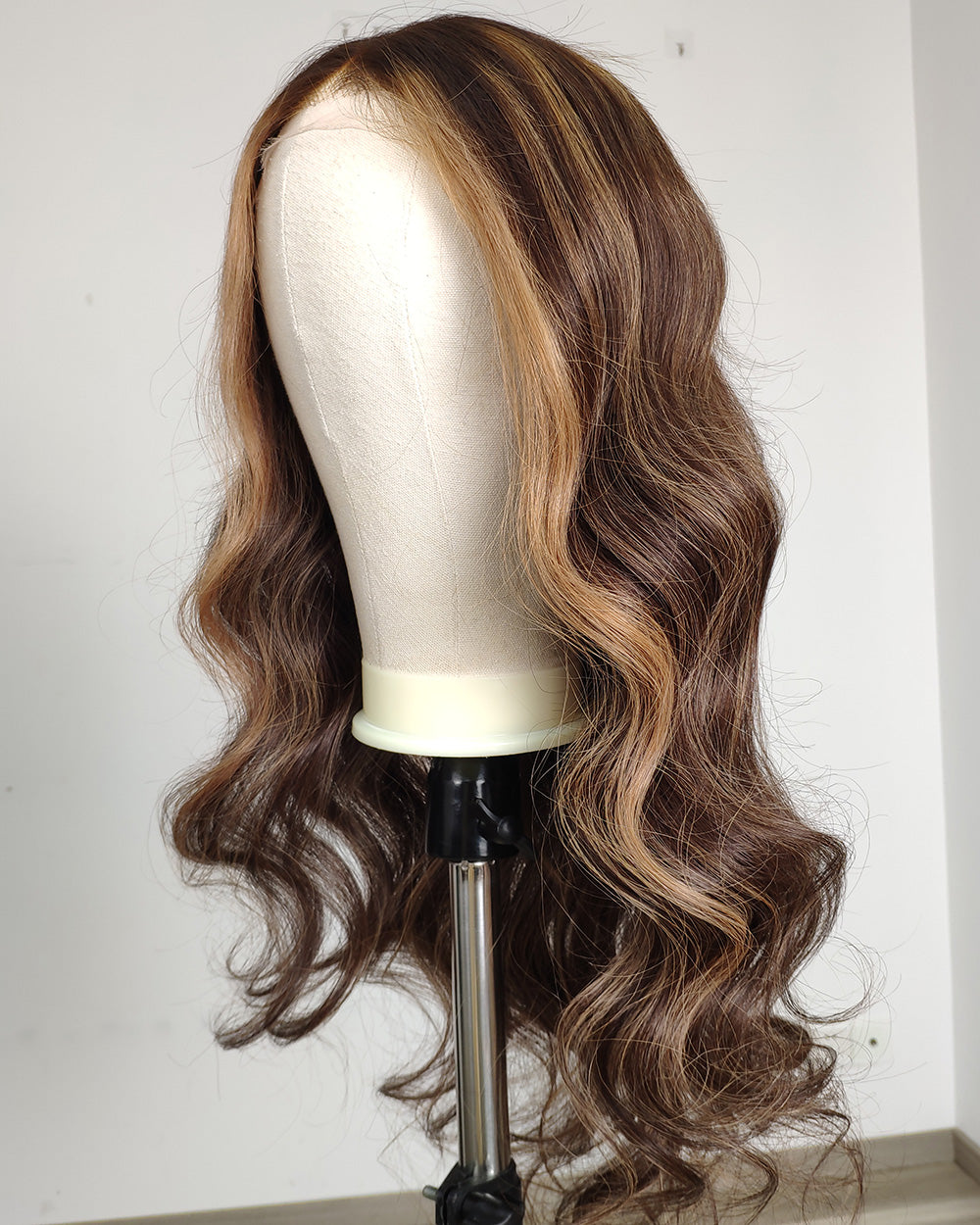Nerina | Perruque Lace Closure Suisse Sans Colle Ondulée Lâche avec Raie Latérale de 20" - WW069