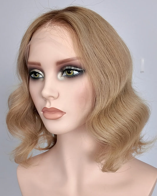 Nerina | 20" Seitenscheitel lose gewellte, kleberlose Schweizer Lace-Verschlussperücke - WW069