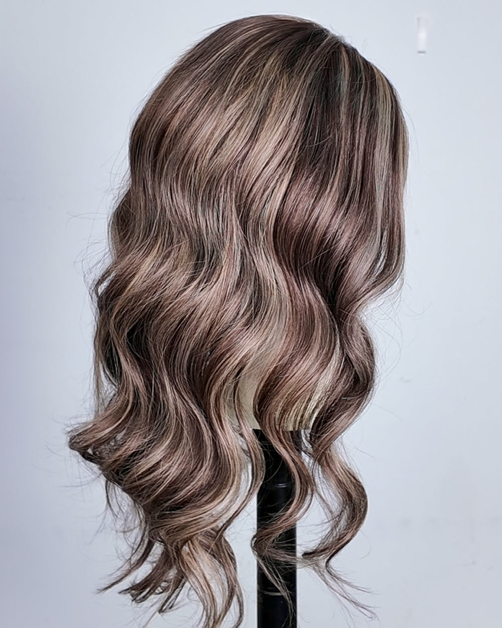 Nerina | Perruque Lace Closure Suisse Sans Colle Ondulée Lâche avec Raie Latérale de 20" - WW069