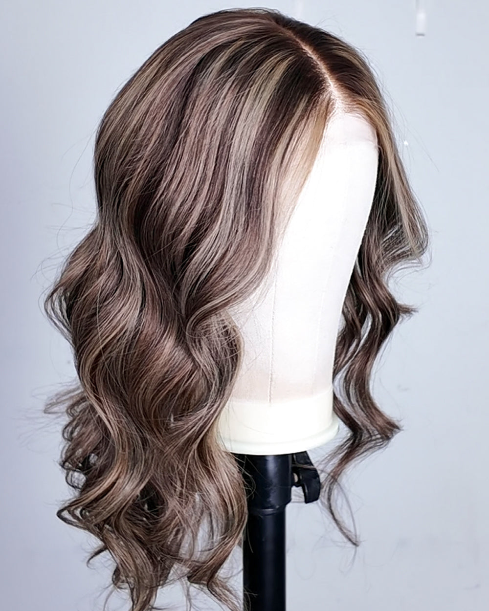 Nerina | Perruque Lace Closure Suisse Sans Colle Ondulée Lâche avec Raie Latérale de 20" - WW069