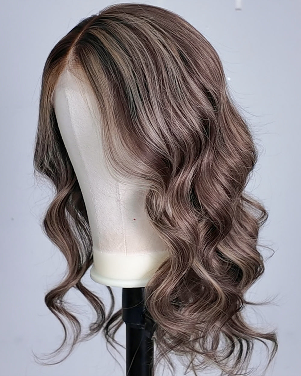Nerina | Perruque Lace Closure Suisse Sans Colle Ondulée Lâche avec Raie Latérale de 20" - WW069