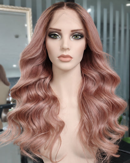 Nerina | 20" Seitenscheitel lose gewellte, kleberlose Schweizer Lace-Verschlussperücke - WW069