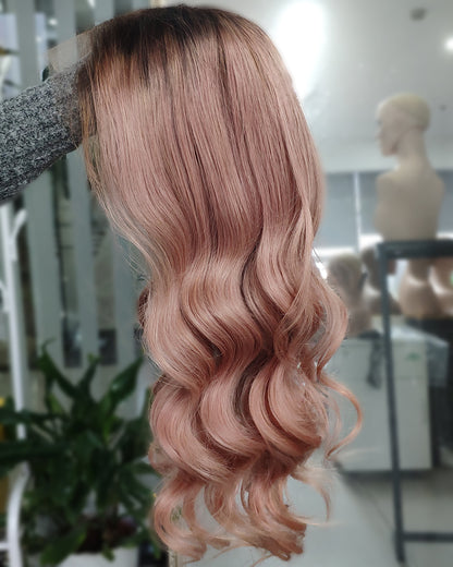 Nerina | 20" Seitenscheitel lose gewellte, kleberlose Schweizer Lace-Verschlussperücke - WW069