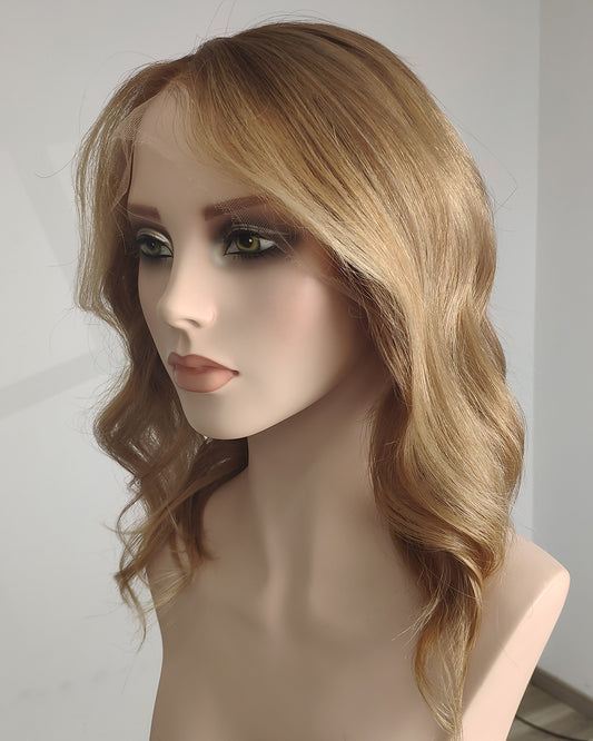 Nerina | 20" Seitenscheitel lose gewellte, kleberlose Schweizer Lace-Verschlussperücke - WW069