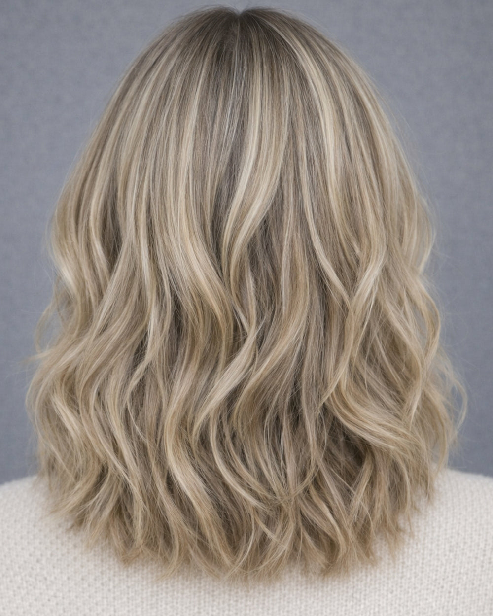 Tilda | Perruque Lace Front Suisse Cheveux Humains Blonds Cendrés Enracinés avec Mèches Platine Souples Ondulées 35 cm - WW060