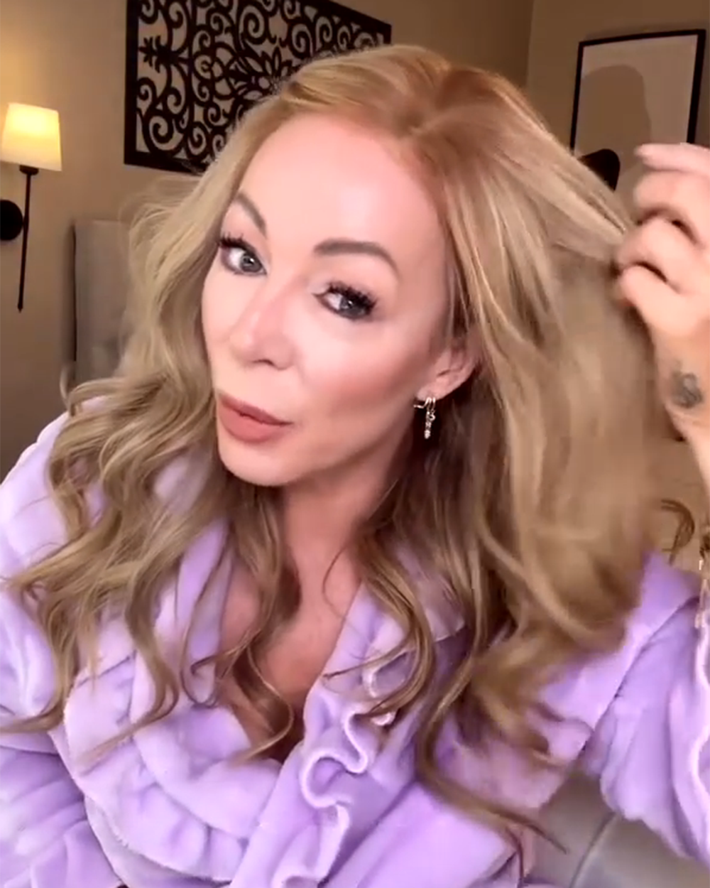 Sophie | 24" Golden Blonde Loose Wave Human Hair Swiss Lace Front Wig - WW017