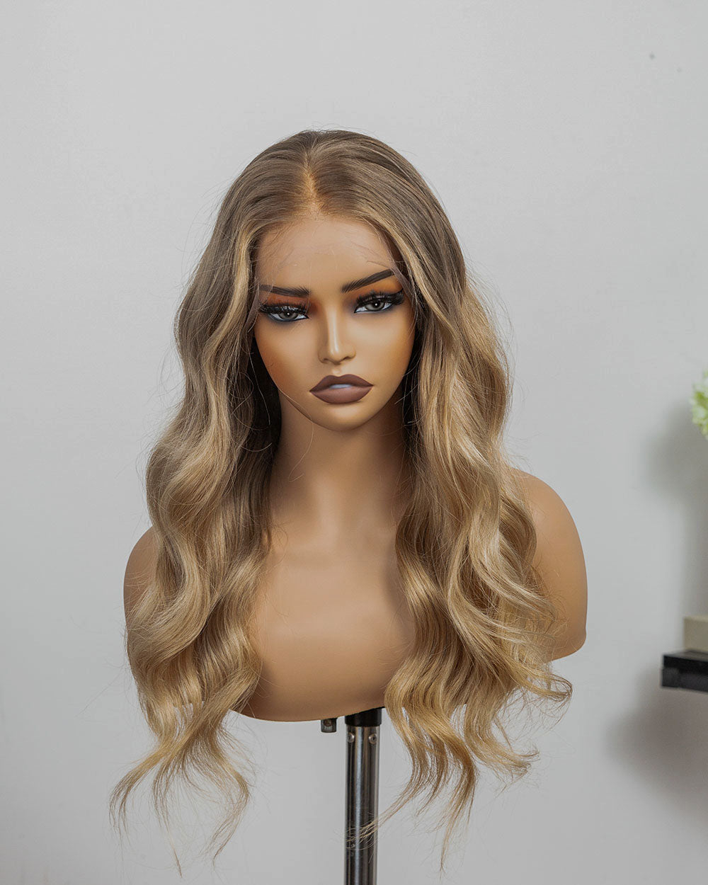 Zoe | 16" Blonde Balayage Body Wave Human Hair Swiss Lace Front Wig - WLW003